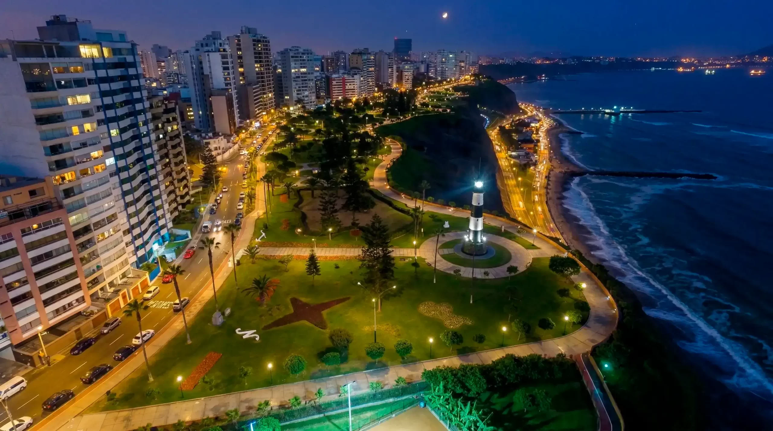 Vista nocturna de miraflores Departamentos frente al mar miraflores
