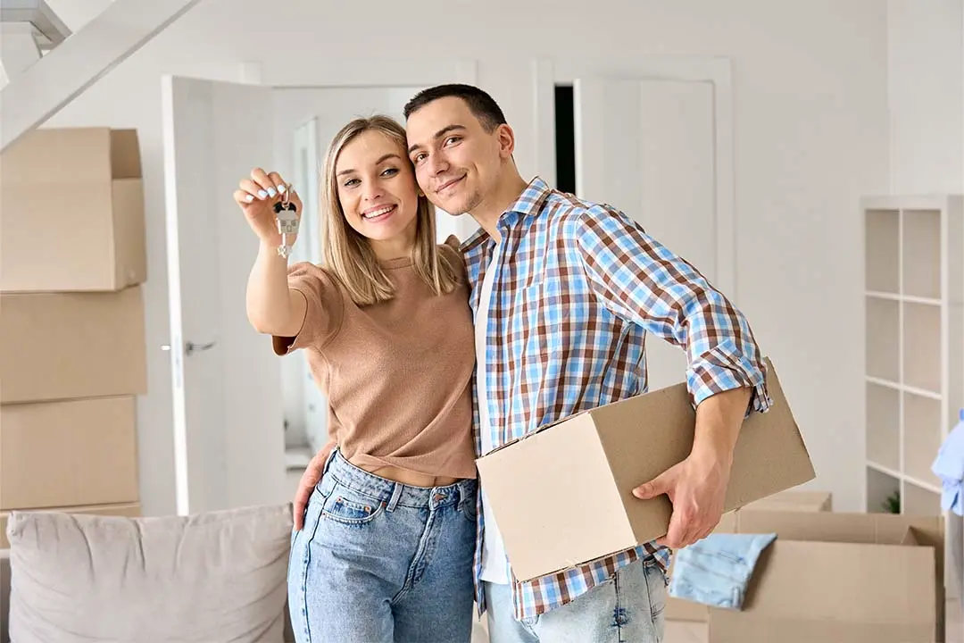 ventajas-de-comprar-departamentos-en-entrega-inmediata Pareja feliz después de comprar un departamento en Entrega Inmediata