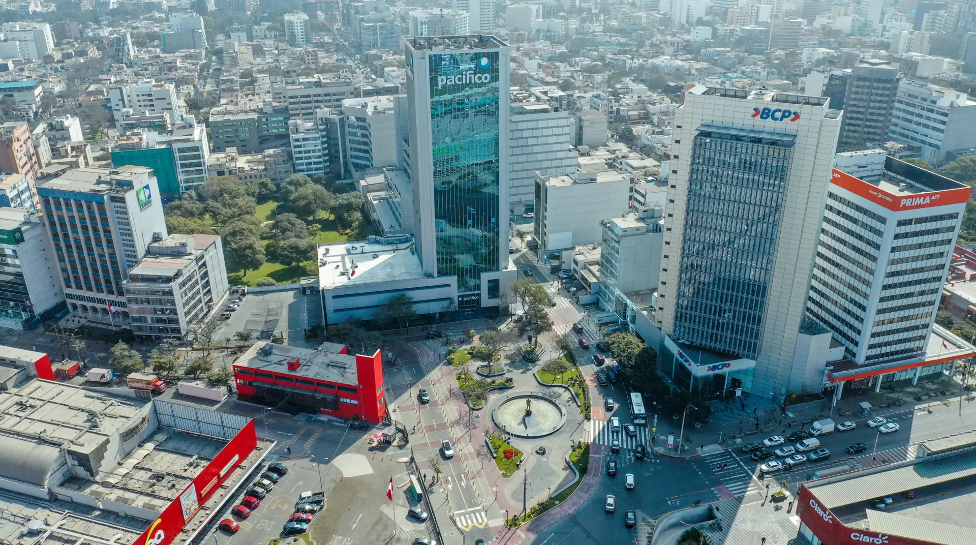 Vista aérea del centro financiero de San Isidro, con las torres de la avenida Canaval y Moreyra